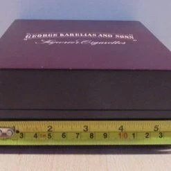 Vendora George Karelias & Sons τσιγάρα διαφημιστική ξύλινη θήκη για Cd -CONRAD-JOHNSON shop 18603d15b74769ad65af774167a11362c2db5ee5 xl