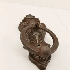 Vendora Ρόπτρο Χτυπητήρι Εξώπορτας από Αρχοντικό της Μυτιλήνης Μαντημένιο Εποχής 1900 -CONRAD-JOHNSON shop 2ca7fcfbf058f9569090aa016b7d3df1e5ec0640 xl