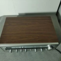 Vendora --ΕΠΩΛΗΘΕΙ-- Ραδιοενισχιτής Vintage Kenwood KR-2600 Σε αριστη κατάστασση δεκαετίας 70' ξύλο- αλουμίνιο --ΕΠΩΛΗΘΕΙ-- -CONRAD-JOHNSON shop 3d84f63c4e901d9f5b587ad99a0c2590a93d5e0c xl