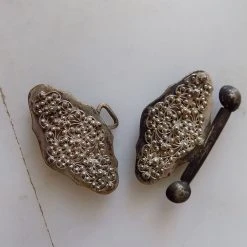 Vendora ασημενιες πορπες αντικες