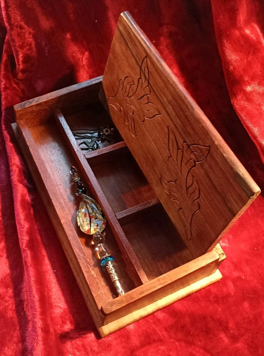 Vendora χειροποίητη μασιφ ξύλο μολυβοθηκη με χειροποίητο σκάλισμα 3 Vendora χειροποίητη μασιφ ξύλο μολυβοθηκη με χειροποίητο σκάλισμα