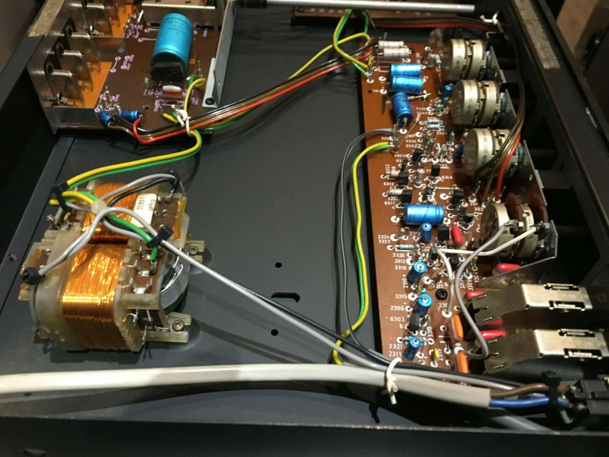 Vendora PHILIPS 270 VINTAGE CLASSIC PREAMPLIFIER TYPE 22AH270/15 WITH PHONO 10 Vendora PHILIPS 270 VINTAGE CLASSIC PREAMPLIFIER TYPE 22AH270/15 WITH PHONO - Image 8