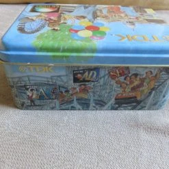 Vendora TDK παλιό μεταλλικό κουτί αποθήκευσης κασετών 16X7 Cm -CONRAD-JOHNSON shop 657c1cc2fdf348a45c8e3864aaa229394099b985 xl