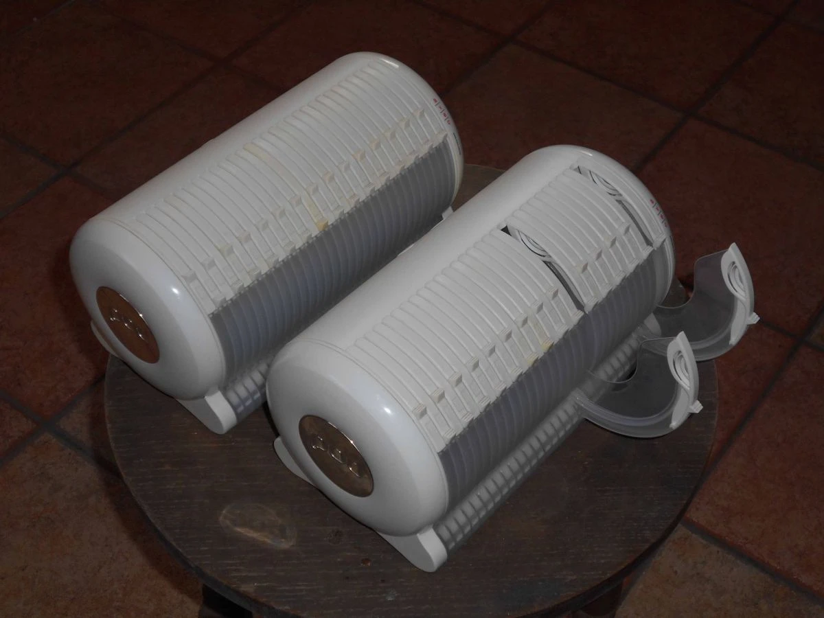 Vendora 2 Εύχρηστες Φορητές Θήκες για 30 CDs η κάθε μία της Εταιρείας AVEC. Τιμή και για τις 2 Μαζί. 3 Vendora 2 Εύχρηστες Φορητές Θήκες για 30 CDs η κάθε μία της Εταιρείας AVEC. Τιμή και για τις 2 Μαζί.