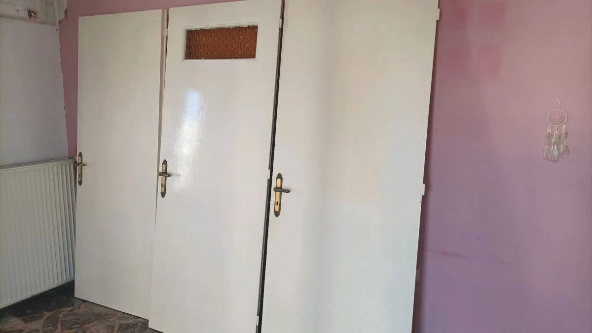 Vendora 5 πόρτες συν ένα πορτακι παταριου. 3 Vendora 5 πόρτες συν ένα πορτακι παταριου.