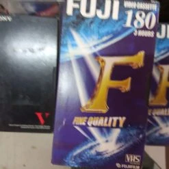 Vendora 50 ΒΙΝΤΕΟΚΑΣΕΤΕΣ ΤΡΙΩΡΕΣ VHS -CONRAD-JOHNSON shop 91bba9d729a94f3ac4426fb11430ddc6a46b6c99 xl