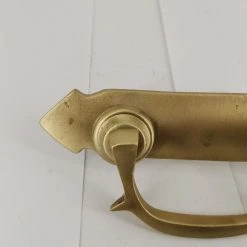 Vendora χέρι μπρούτζινο ξύλινης εξώπορτας, εποχής 1930 -CONRAD-JOHNSON shop bb49a46461423cfd4312edd60474c157f3b0266c xl