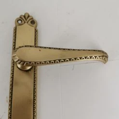 Vendora Μπρούτζινο χερούλι πόρτας εποχής 1950 -CONRAD-JOHNSON shop bccef1404a07a74916585d48649cca18794e7b0d xl