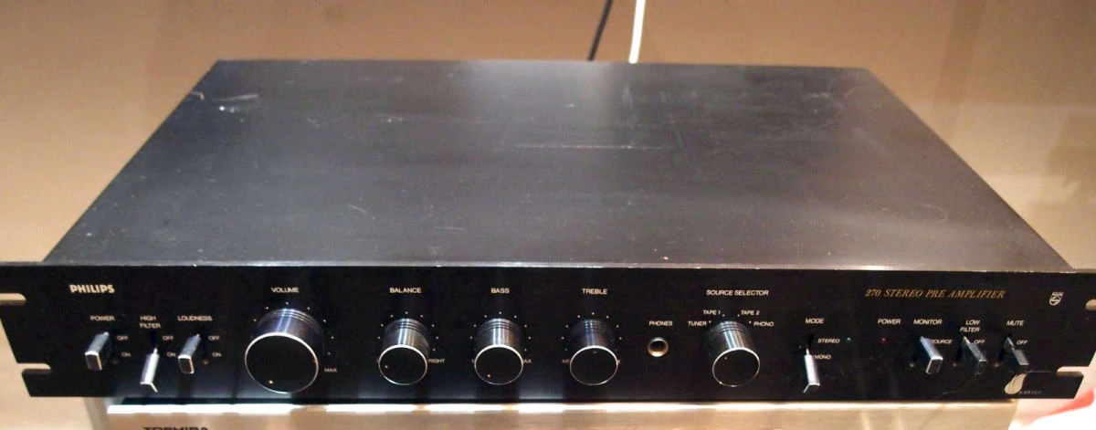 Vendora PHILIPS 270 VINTAGE CLASSIC PREAMPLIFIER TYPE 22AH270/15 WITH PHONO 12 Vendora PHILIPS 270 VINTAGE CLASSIC PREAMPLIFIER TYPE 22AH270/15 WITH PHONO - Image 10