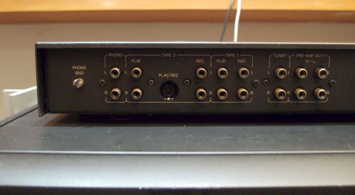 Vendora PHILIPS 270 VINTAGE CLASSIC PREAMPLIFIER TYPE 22AH270/15 WITH PHONO 6 Vendora PHILIPS 270 VINTAGE CLASSIC PREAMPLIFIER TYPE 22AH270/15 WITH PHONO - Image 4