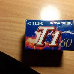 Vendora Πωλούνται σφραγισμένες κασέτες ήχου - βίντεο