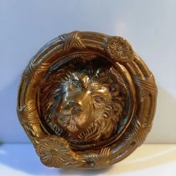 Vendora ΡΟΠΤΡΟΝ ΞΥΛΙΝΗΣ ΠΟΡΤΑΣ. ΑΥΘΕΝΤΙΚΟ ΑΓΓΛΙΚΟ ΚΟΜΜΑΤΙ ΜΑΣΙΦ ΑΠΟ ΟΡΕΙΧΑΛΚΟ! ΣΥΛΛΕΚΤΙΚΟ ΚΟΜΑΤΙ. -CONRAD-JOHNSON shop e616575ddcf09f542448587d626ba1dd6f2122f9 xl