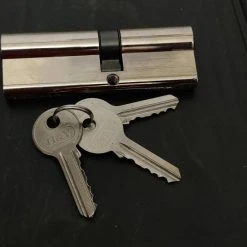 Vendora Αθραυστη Κλειδαρια εξωτερικης Πορτας H&V 90MM (50+40mm) -CONRAD-JOHNSON shop ec232e18414b8ed336a6935c80983c7f864d65ff xl