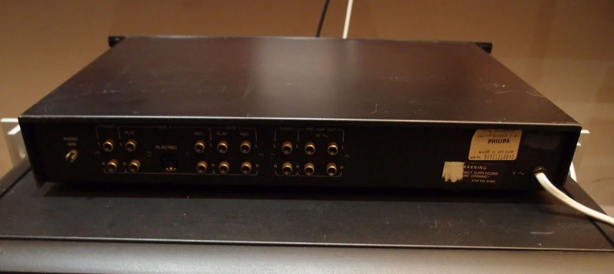 Vendora PHILIPS 270 VINTAGE CLASSIC PREAMPLIFIER TYPE 22AH270/15 WITH PHONO 5 Vendora PHILIPS 270 VINTAGE CLASSIC PREAMPLIFIER TYPE 22AH270/15 WITH PHONO - Image 3